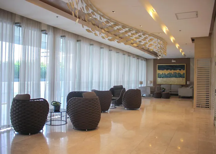 42 Luxury Pool-view 1br At Shore3 Apartahotel